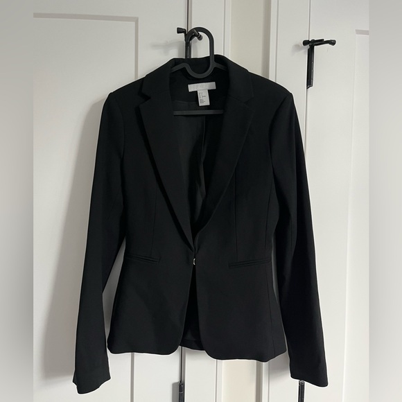 H&M Jackets & Blazers - H&M Black Women's Tailored Blazer - Single-Clasp Suit Jacket